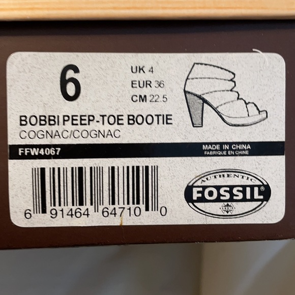 FOSSIL two tone peep toe bootie. - Picture 3 of 6